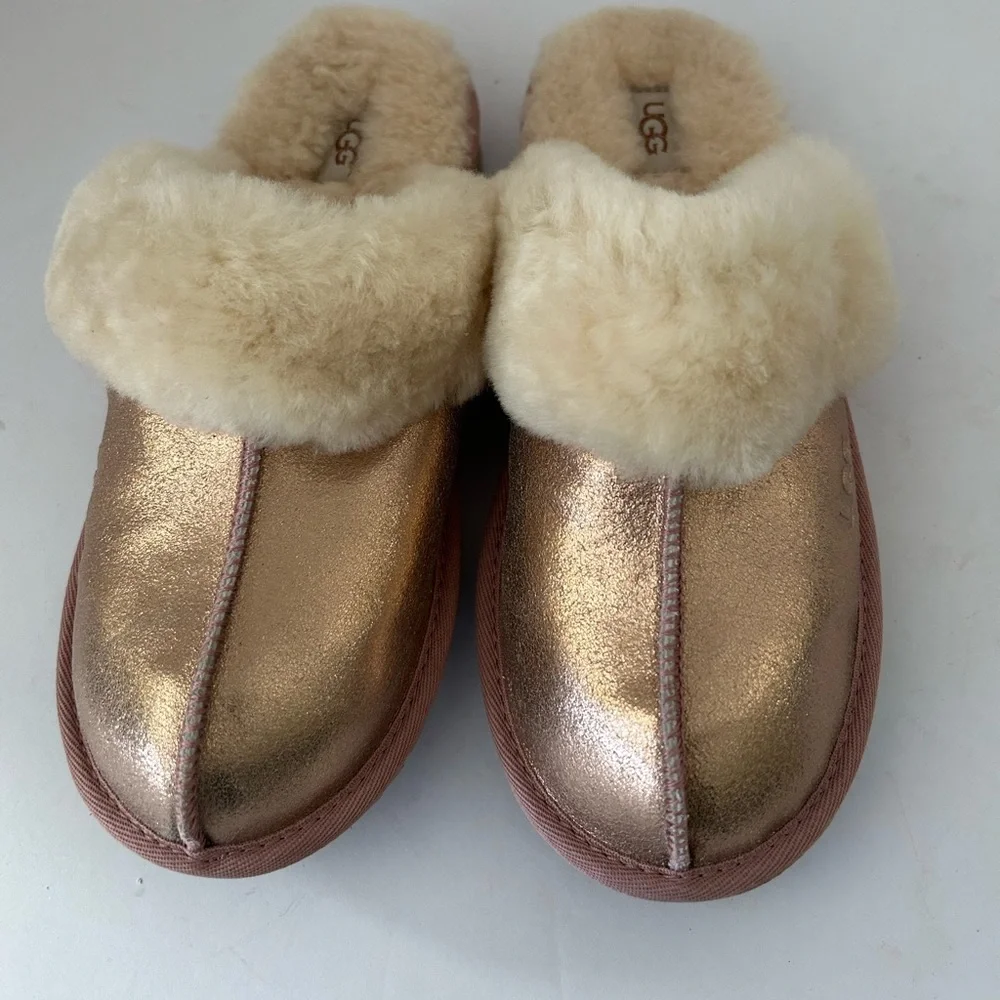 NEW UGG Cozy II Genuine Metallic Glitter Slippers in Rose Gold size 4.